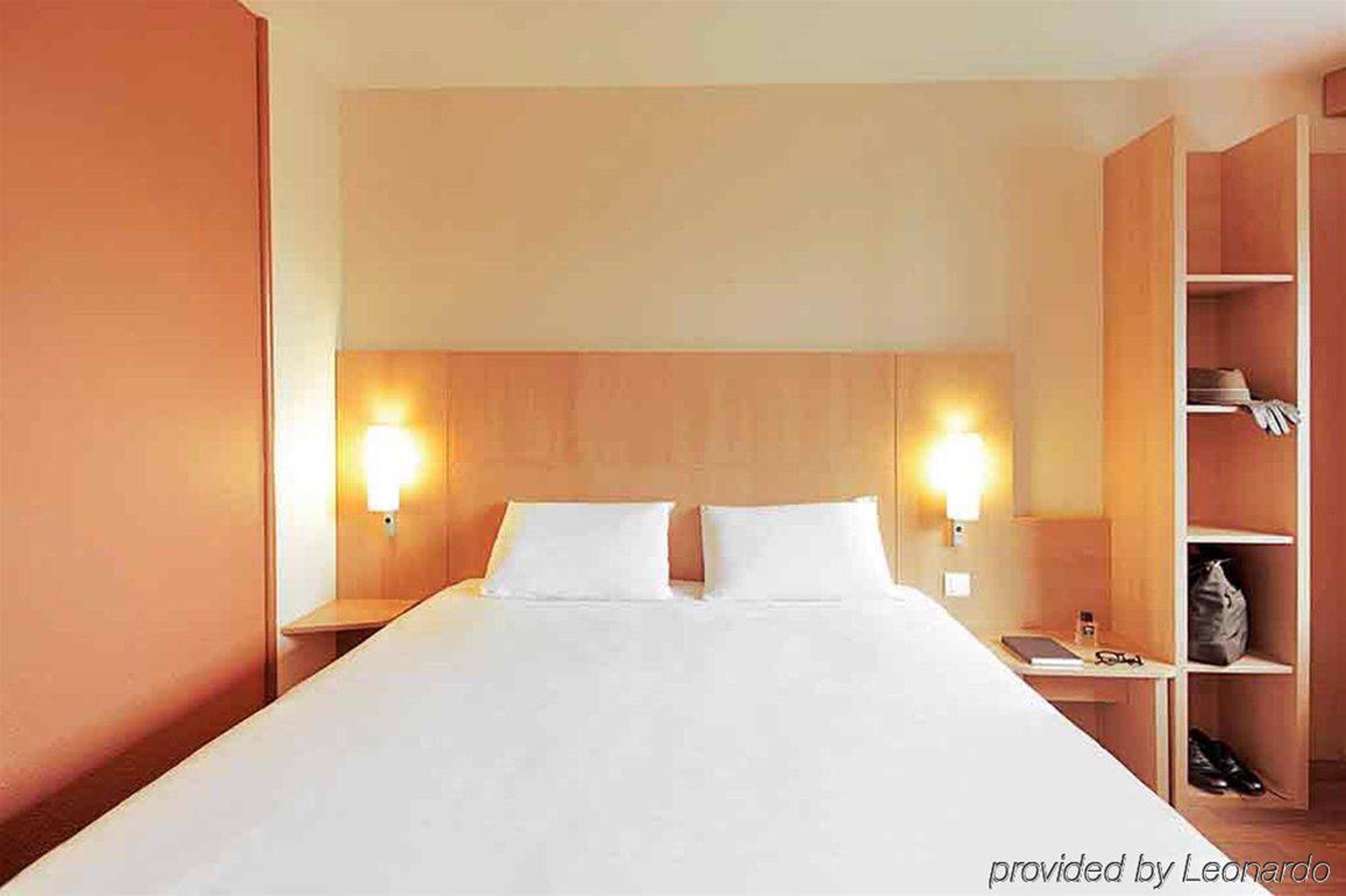 Hotel Ibis Nemours Exterior foto
